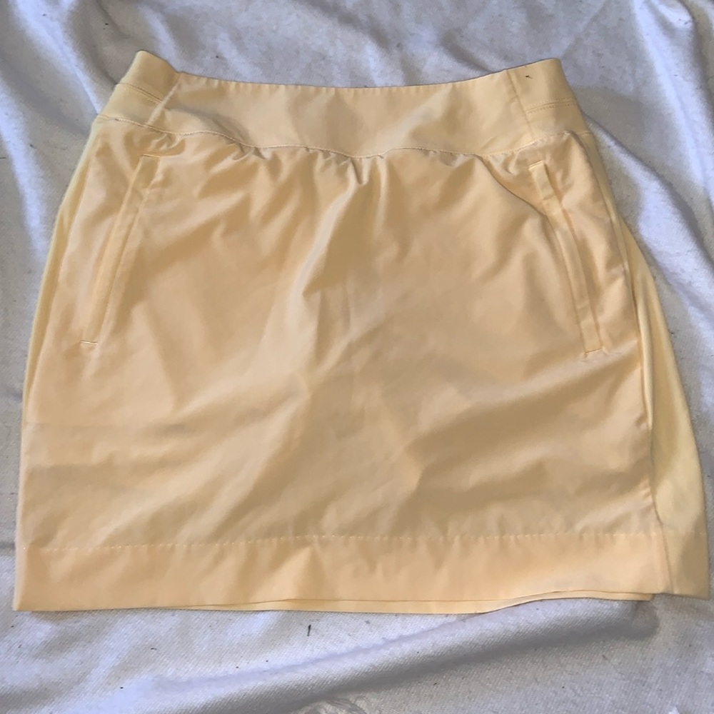 ATHLETA skort yellow for golf Brooklyn Featherweight Stretch Skirt